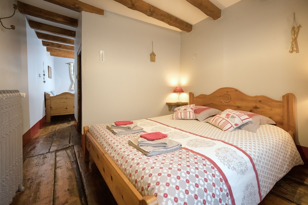 Double Room, Non Smoking (Charbonnel, jusqu'à 3 personnes) photo 1