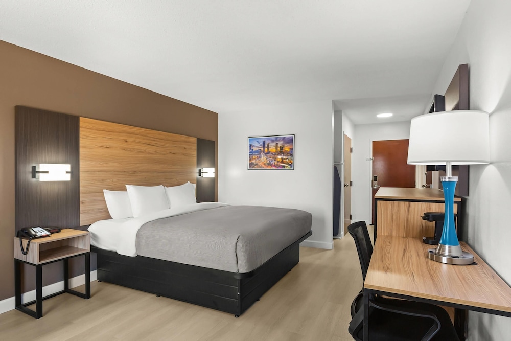 Room, 1 King Bed, Accessible, Non Smoking - Photo 2