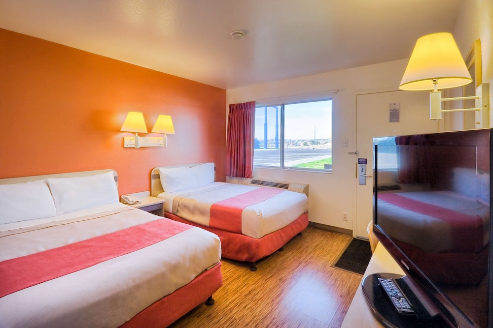 Deluxe Room, 2 Double Beds, Non Smoking, Refrigerator & Microwave photo 3