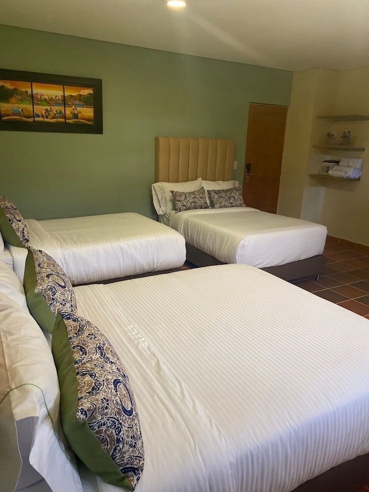 Family Room, Multiple Beds, Mountain View