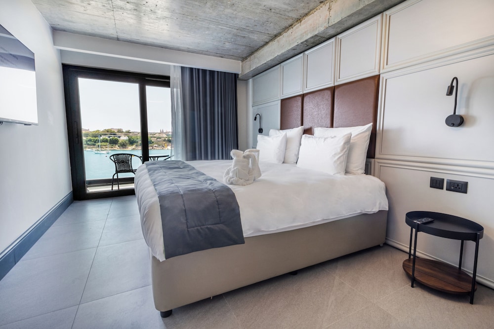 Deluxe Double or Twin Room, Sea View - Photo 8