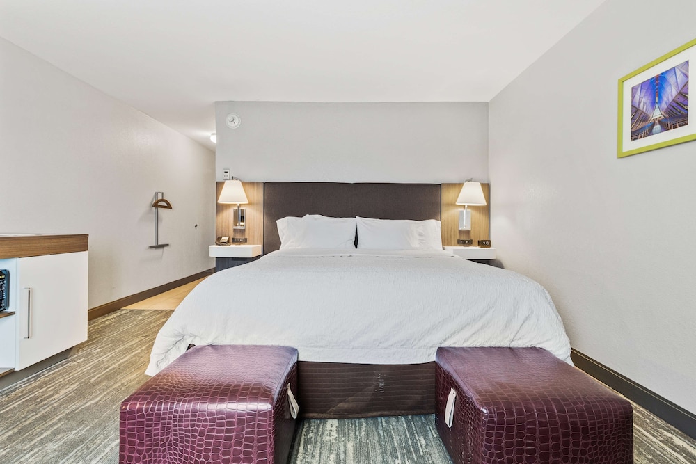 Standard room with king bed - Photo 4