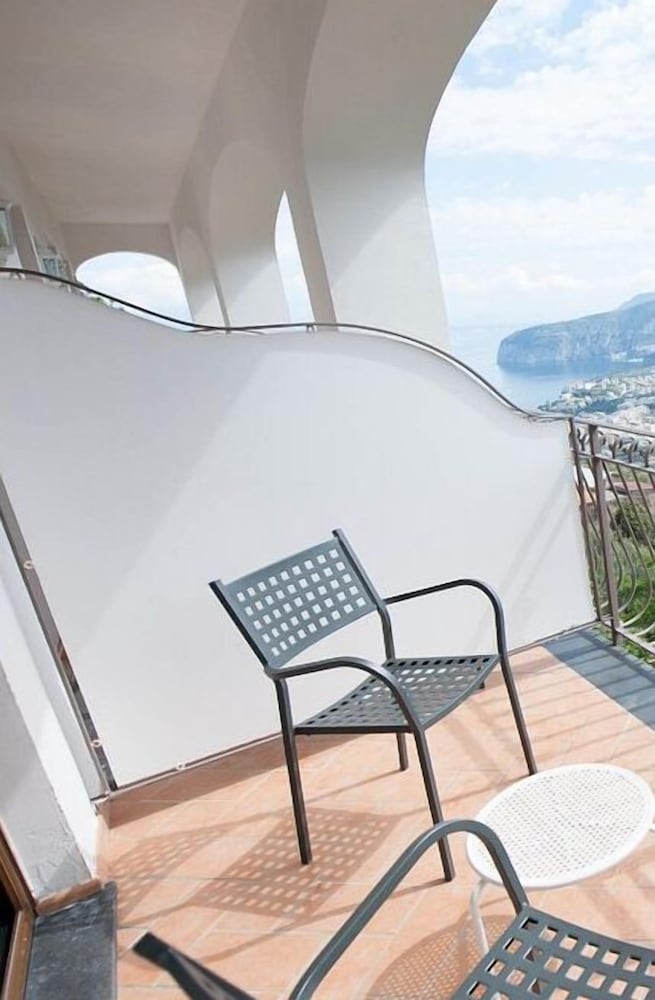 Classic Room, Balcony, Partial Sea View - Photo 10