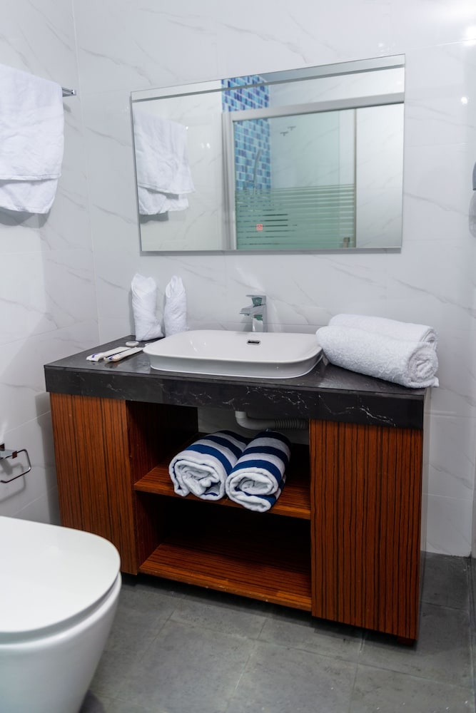 Deluxe Double Room - Photo 24