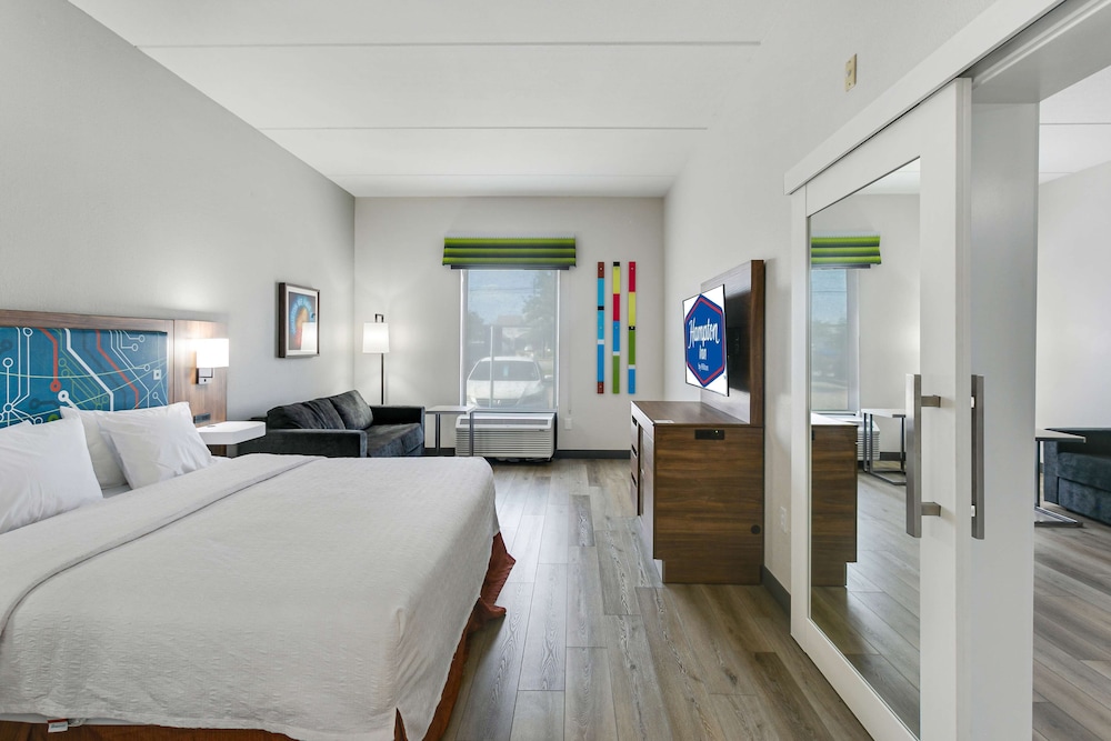 Suite, 1 King Bed, Non Smoking - Photo 7