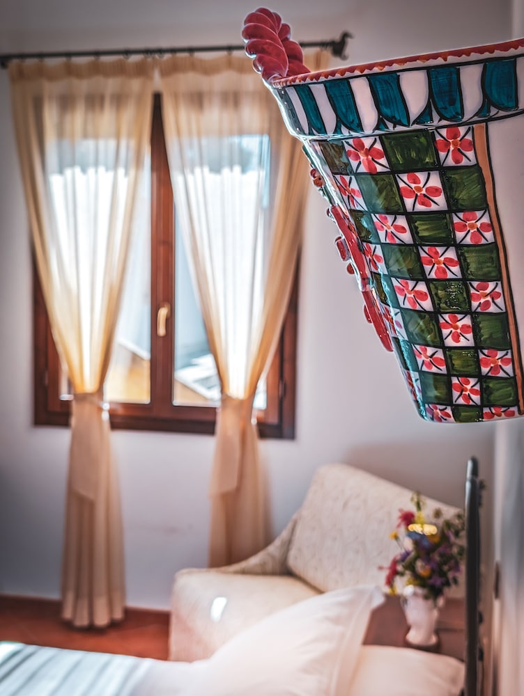 Standard Double Room - Photo 8