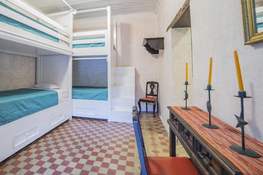 Classic Quadruple Room, Multiple Beds