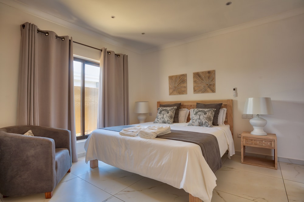 Luxury Villa, 4 Bedrooms photo 1