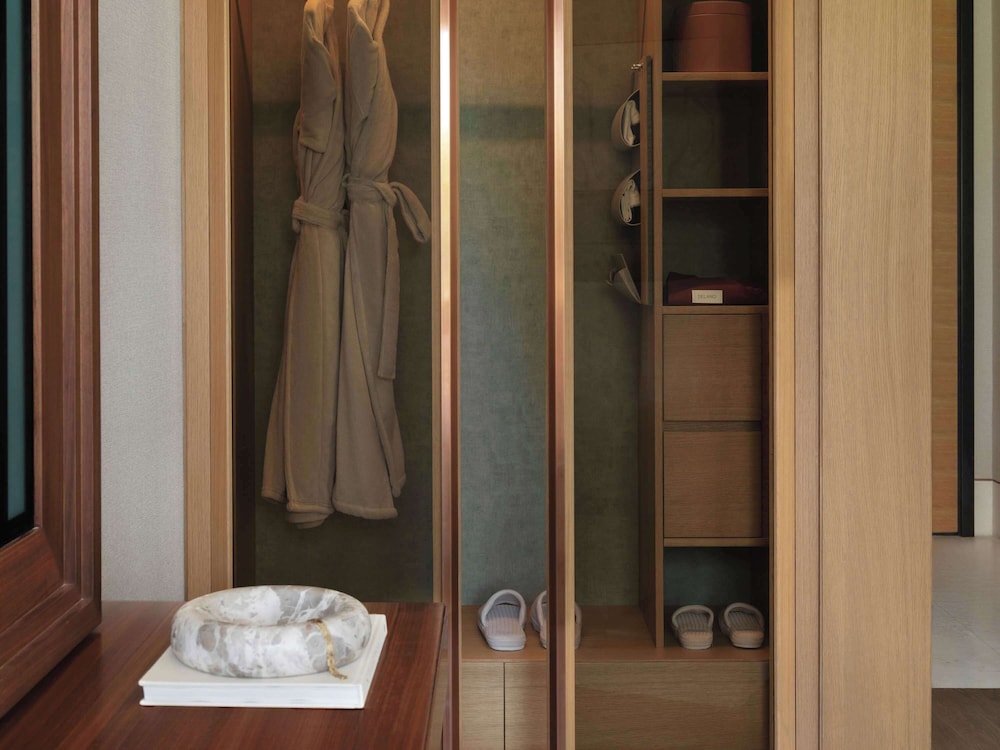 Rising Light TWIN Guestroom with Balcony - Resort View photo 3