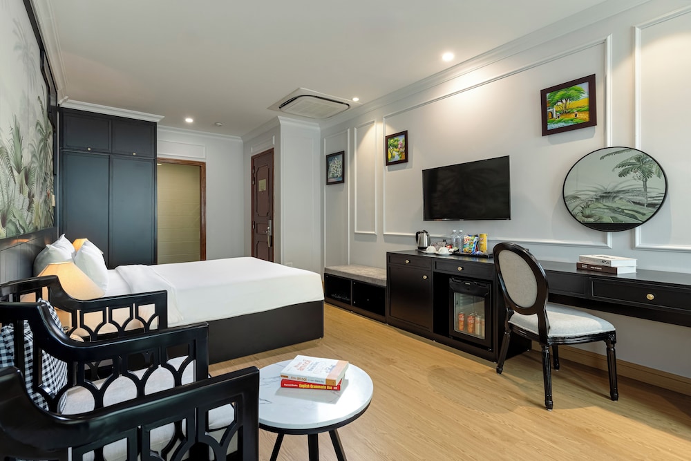 Executive Room, 1 King Bed, City View photo 3