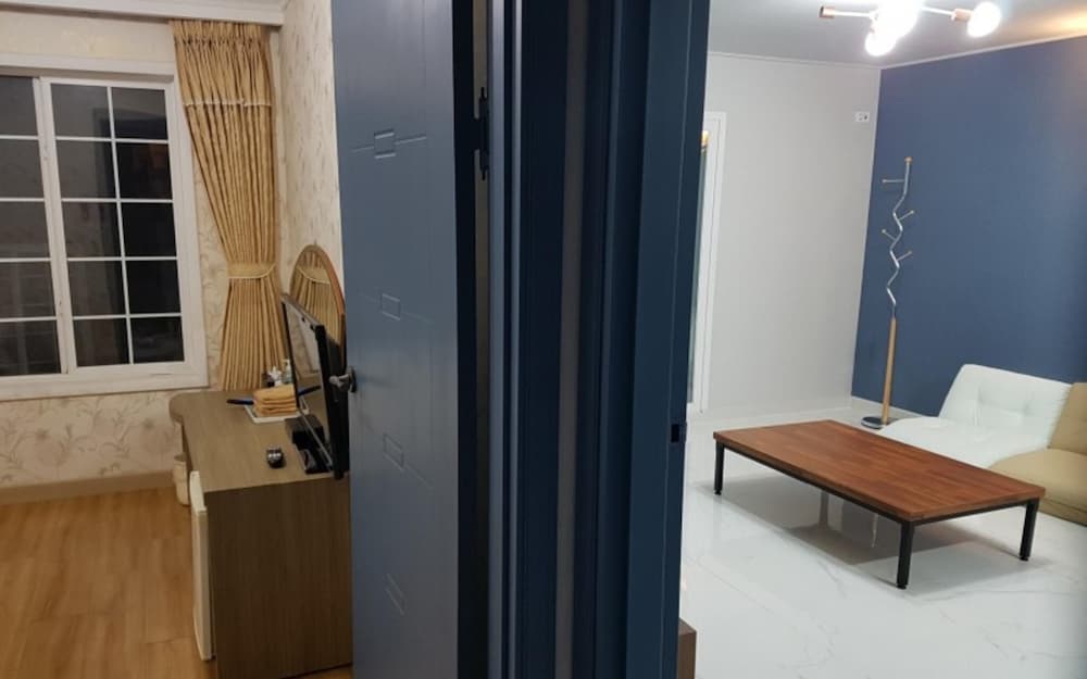 Room (Room 101 (Two Room Cooking)) photo 3