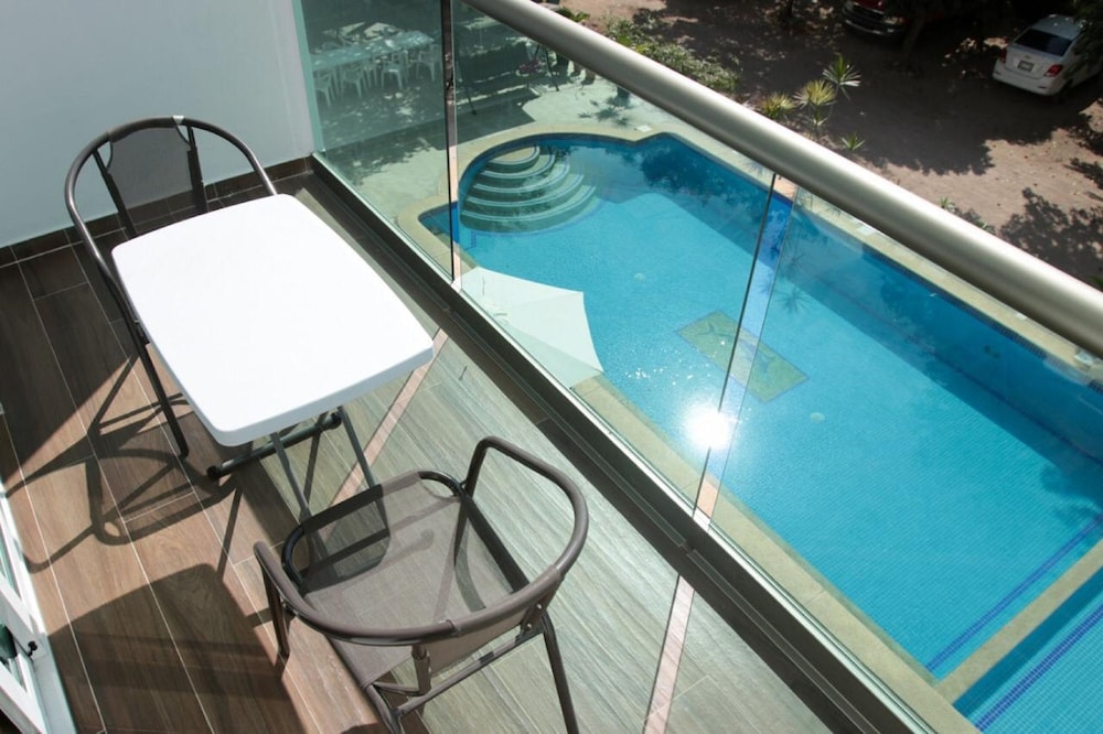 Junior Suite with Balcony - Photo 10