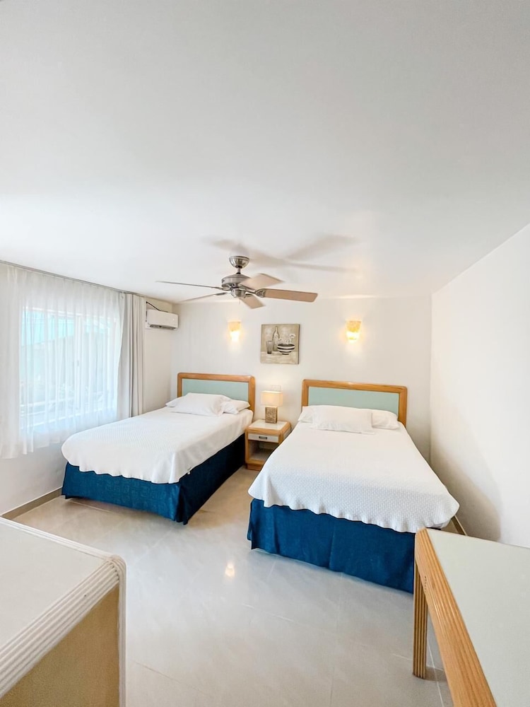 Standard Twin Room, 2 Double Beds, Balcony, Courtyard View photo 1