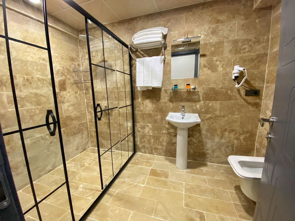 Basic Triple Room photo 3