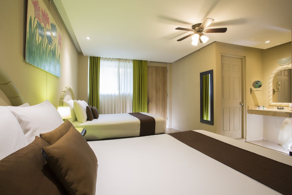 Deluxe Room, 2 Double Beds - Photo 2