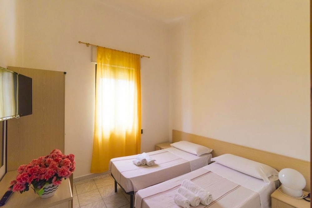 Economy Double Room Single Use, Courtyard Area photo 3