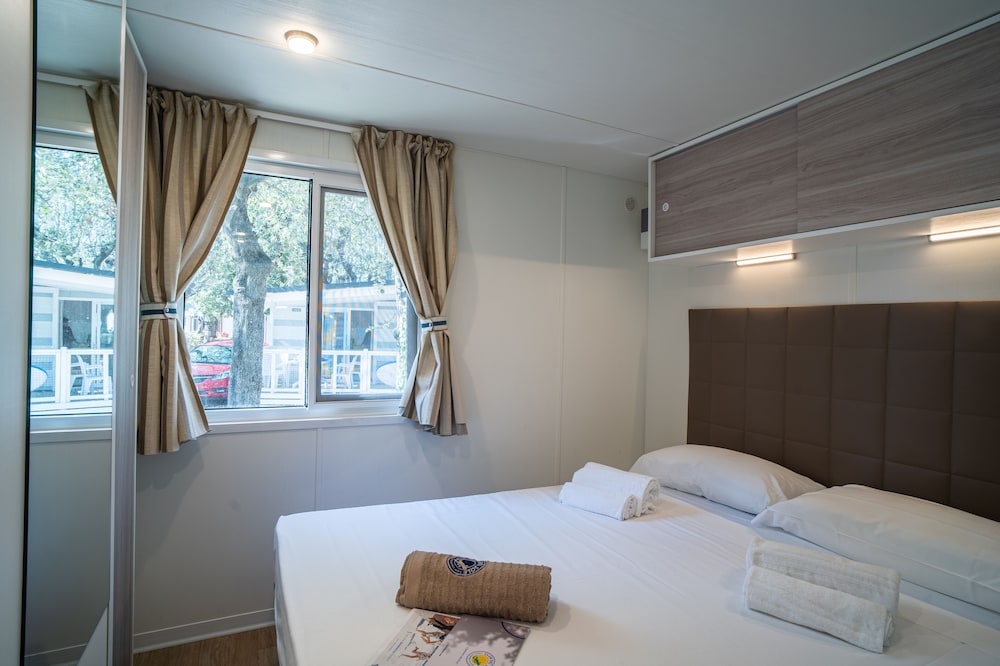 Deluxe Mobile Home, 3 Bedrooms (Pet Friendly) photo 3