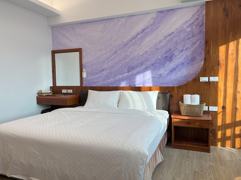 Economy Double Room, 1 Queen Bed photo 2