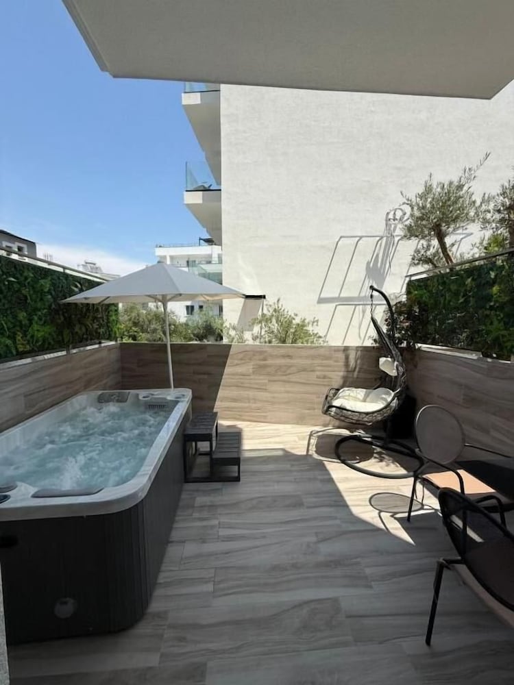 Junior Suite, Hot Tub photo 3