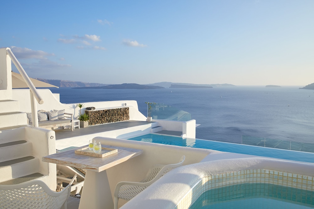 Honeymoon Suite with Outdoor Hot Tub and Caldera View - Photo 9