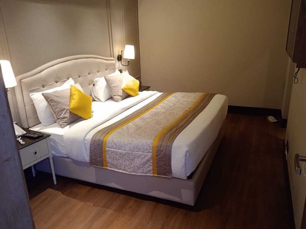 Elite Double Room, Non Smoking, No Windows - Photo 3