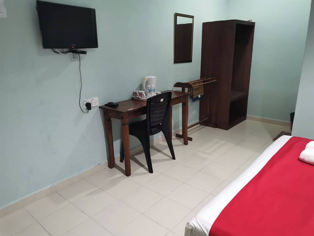 Deluxe Room, 1 Queen Bed photo 2