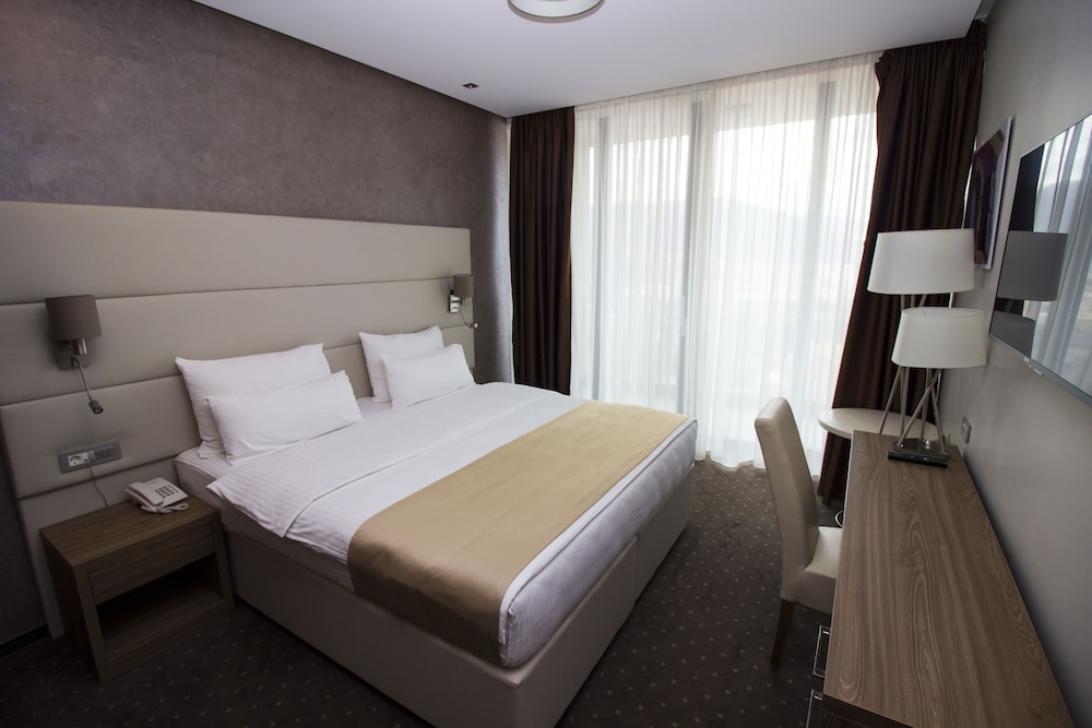 Deluxe Double or Twin Room, Balcony photo 1
