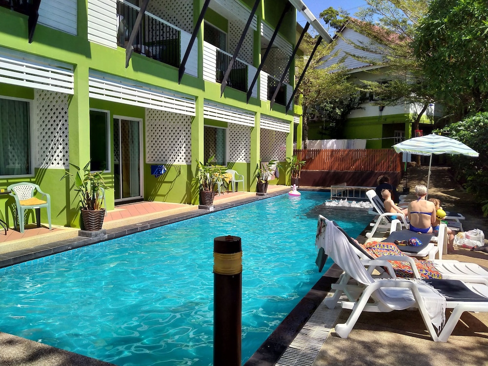 Deluxe Pool Access photo 3