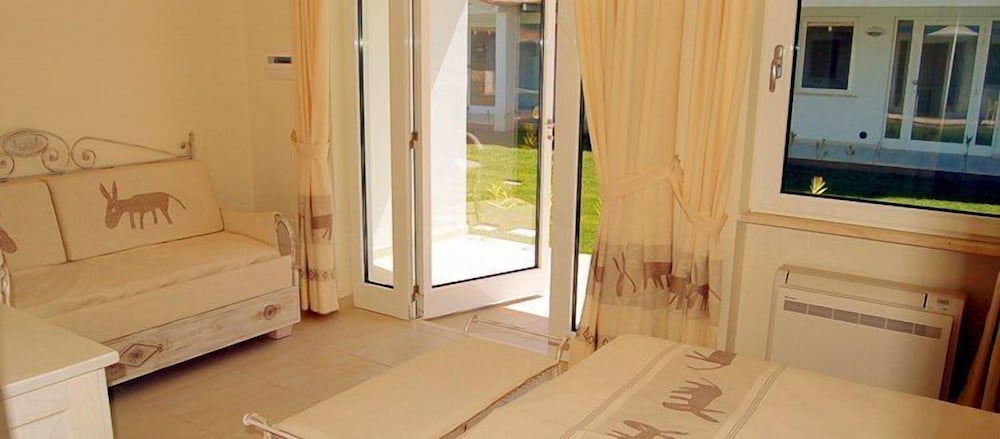 Superior Triple Room, Patio, Garden View photo 3