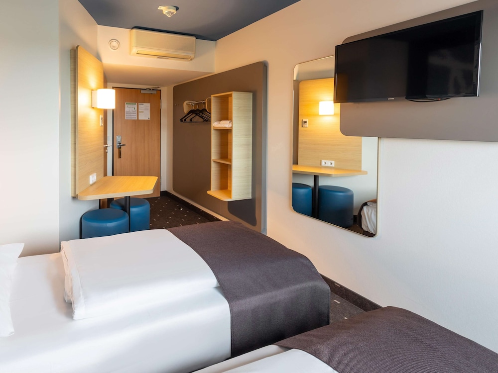 Twin Room - Photo 3