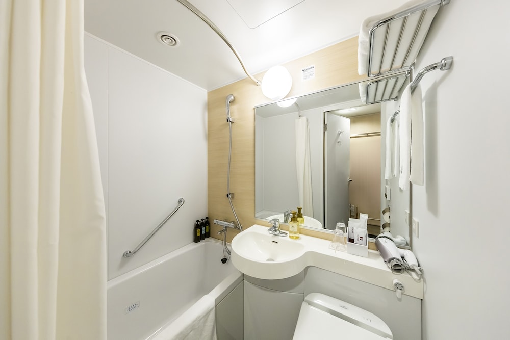 Basic Double Room, Non Smoking - Photo 8