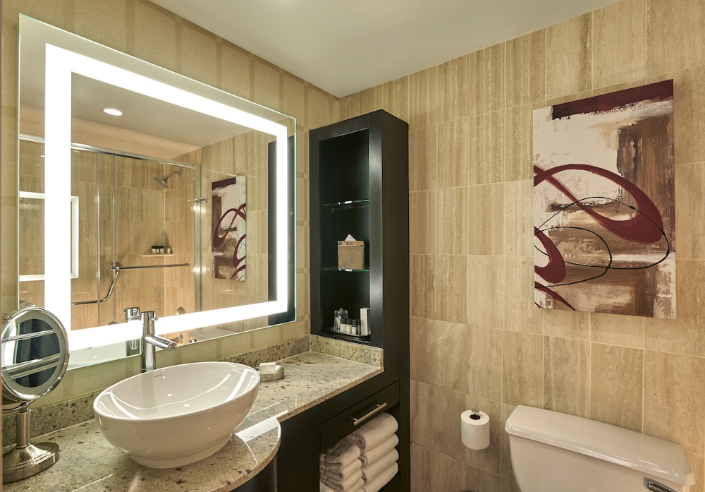 One Bedroom Parlor Suite - Photo 4