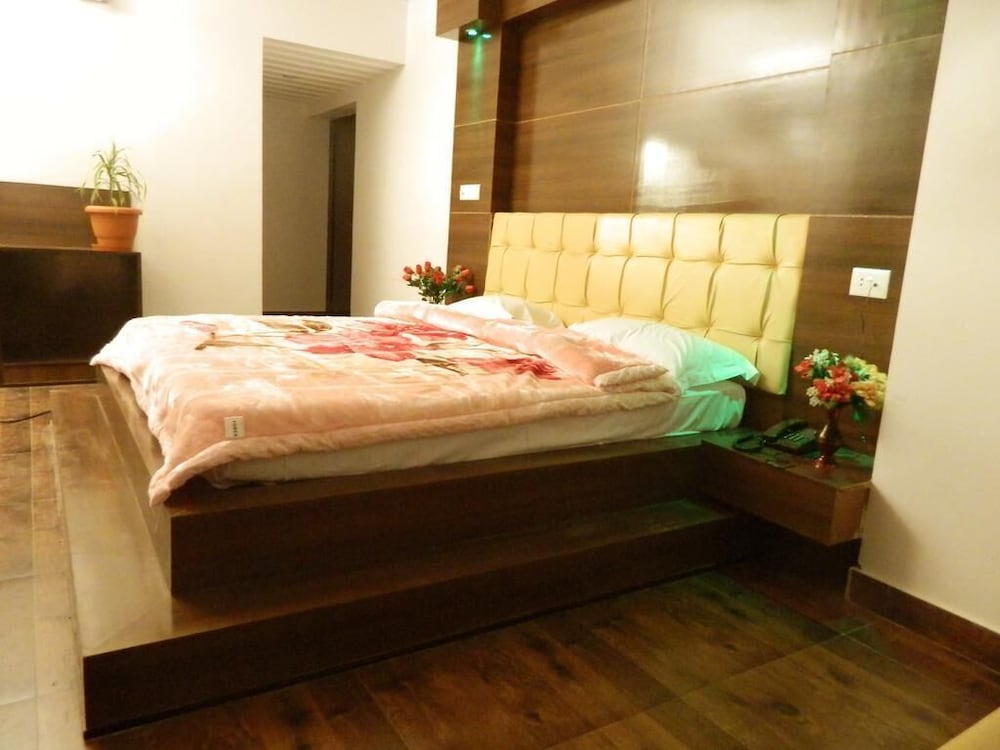 Deluxe Room - Photo 7