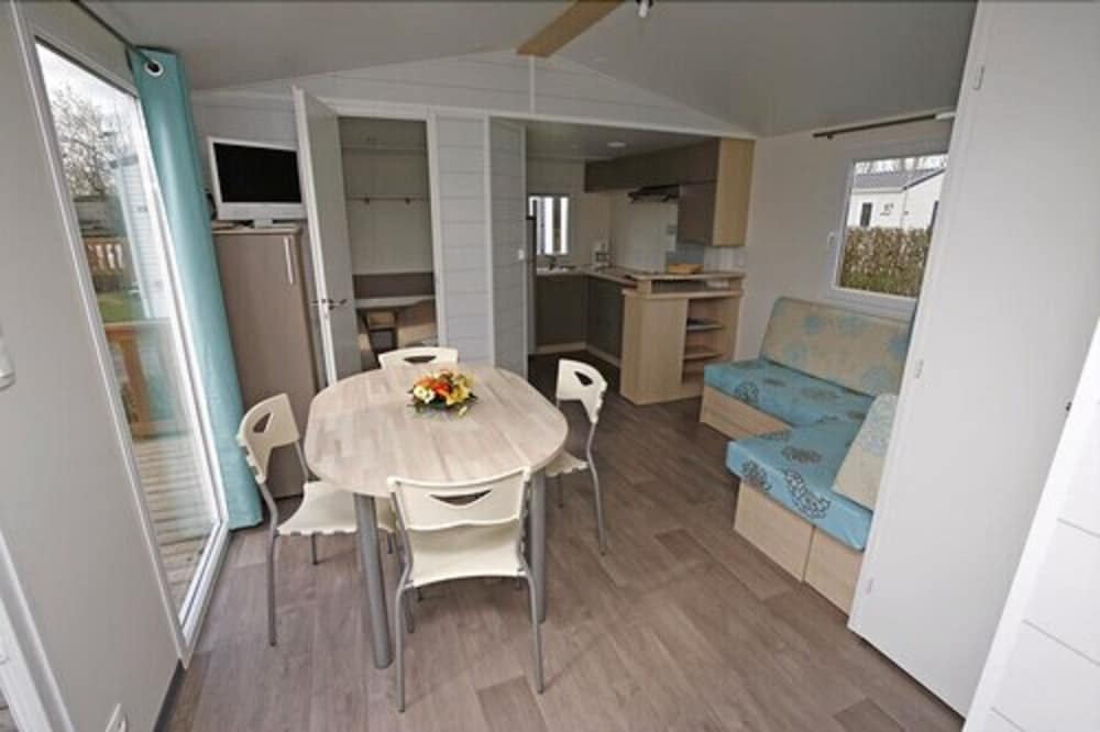 Basic Mobile Home, 2 Bedrooms - Photo 1