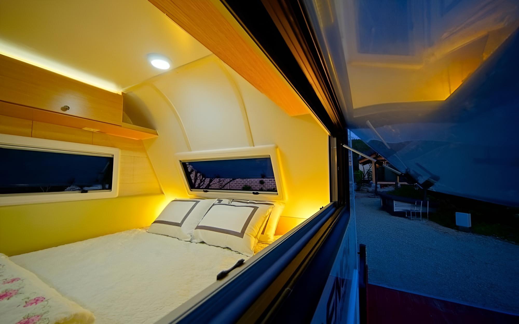 Room (Caravan01) - Photo 1
