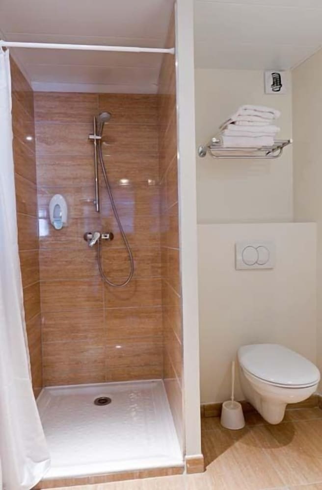 Double Room - Photo 9