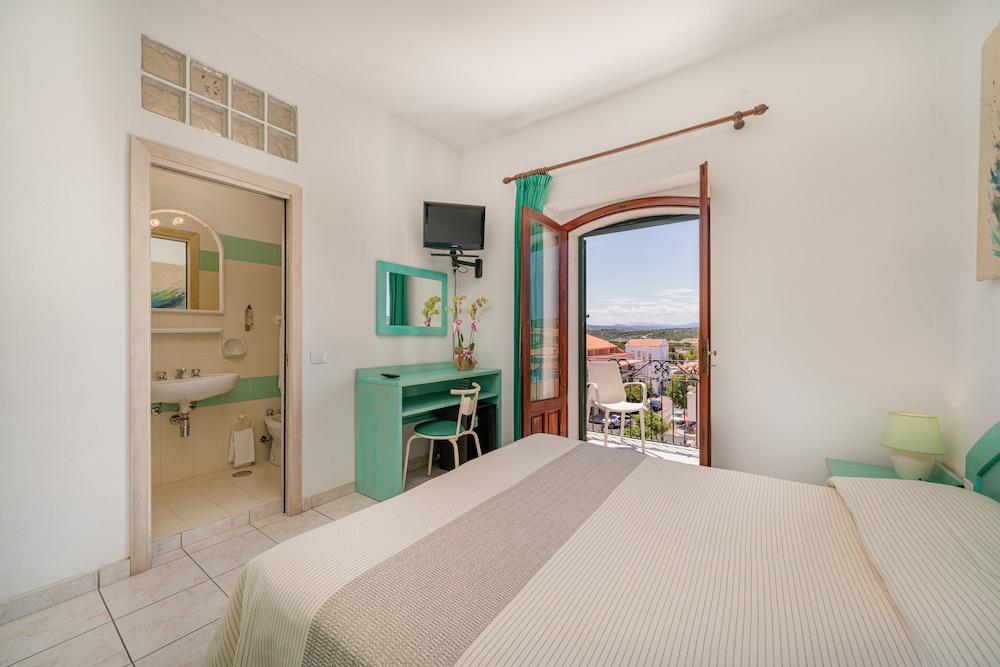 Comfort Room, Balcony - Photo 1