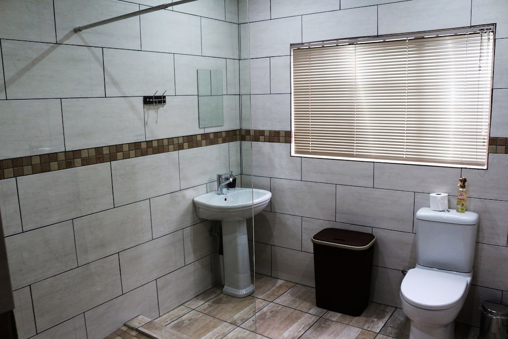 Deluxe Double Room, 1 Queen Bed, Non Smoking photo 3