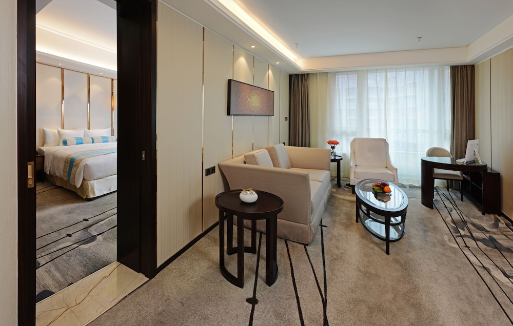 Deluxe Business Suite photo 3