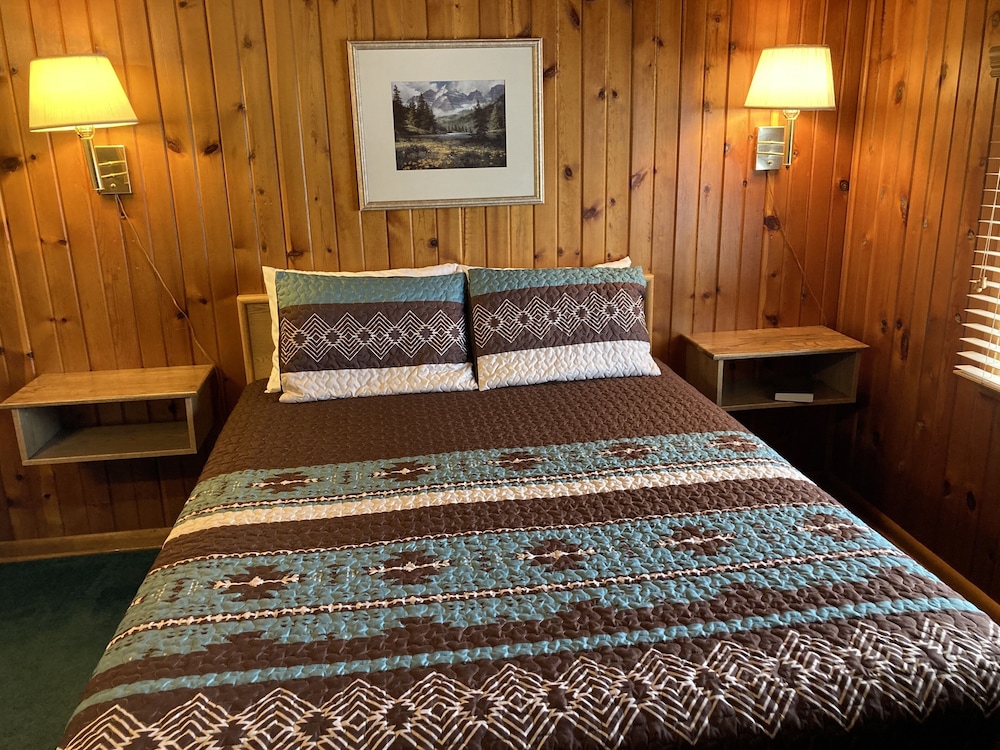 Standard Room, 1 Queen Bed photo 2