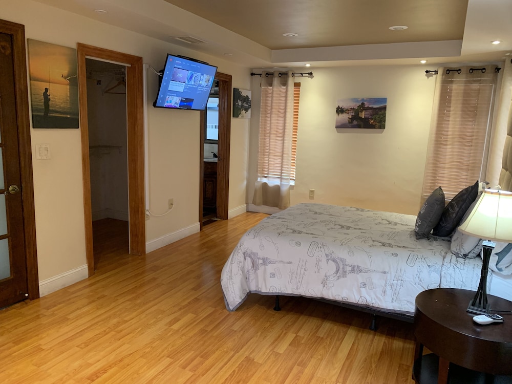 Superior Room, 1 Queen Bed photo 2