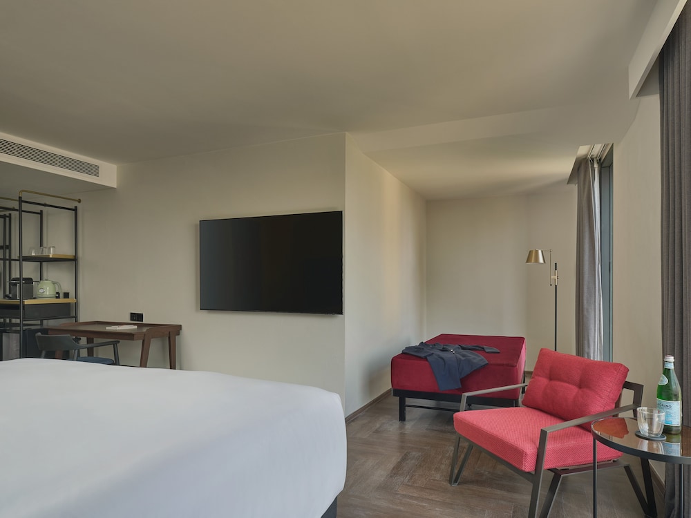 Grand Deluxe King Room