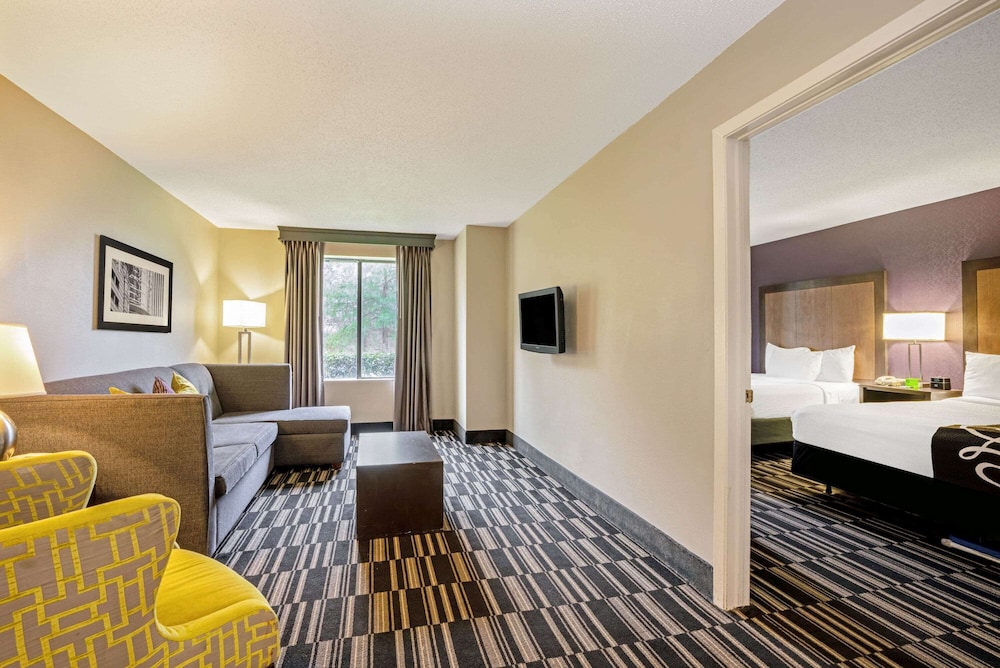 Suite, 2 Queen Beds, Non Smoking photo 2