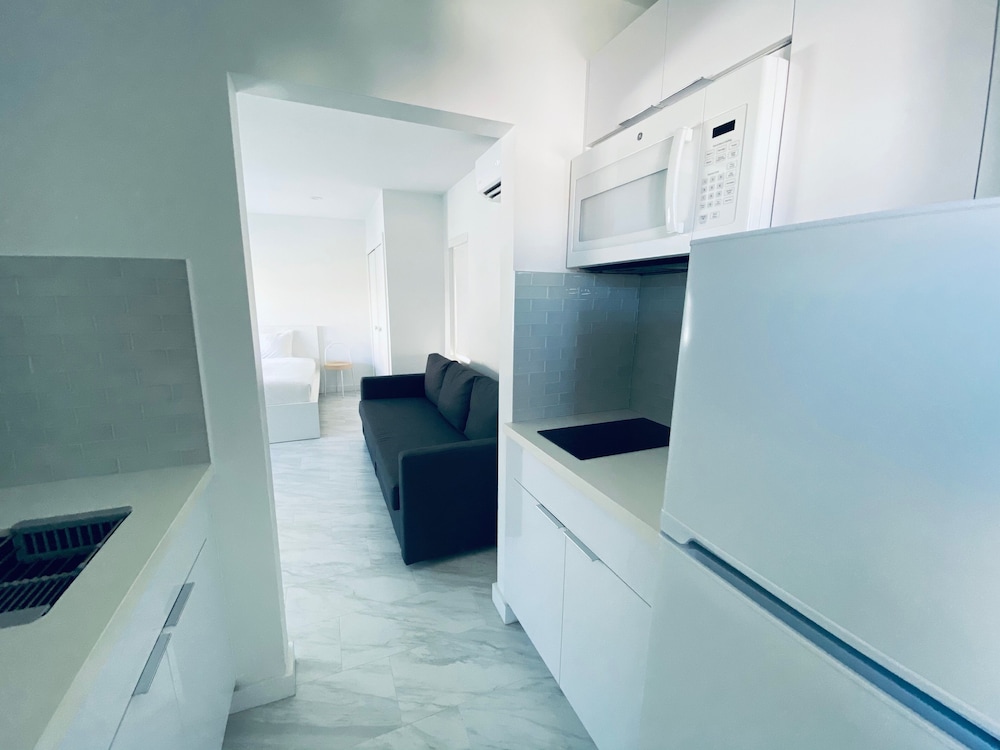 Deluxe Studio Suite photo 3