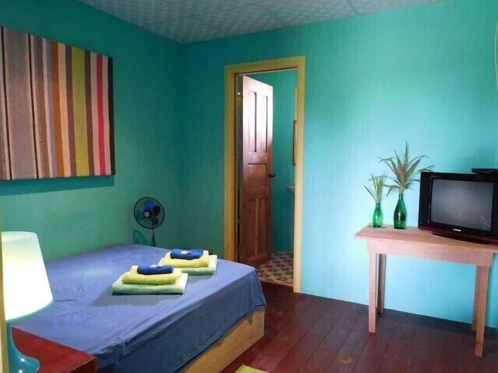 Basic Triple Room, 1 Bedroom, Balcony, Garden Area photo 1