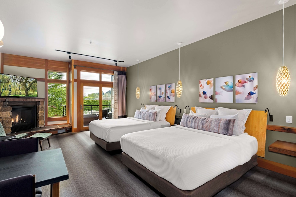 Room, 2 Queen Beds (Nicer) photo 1