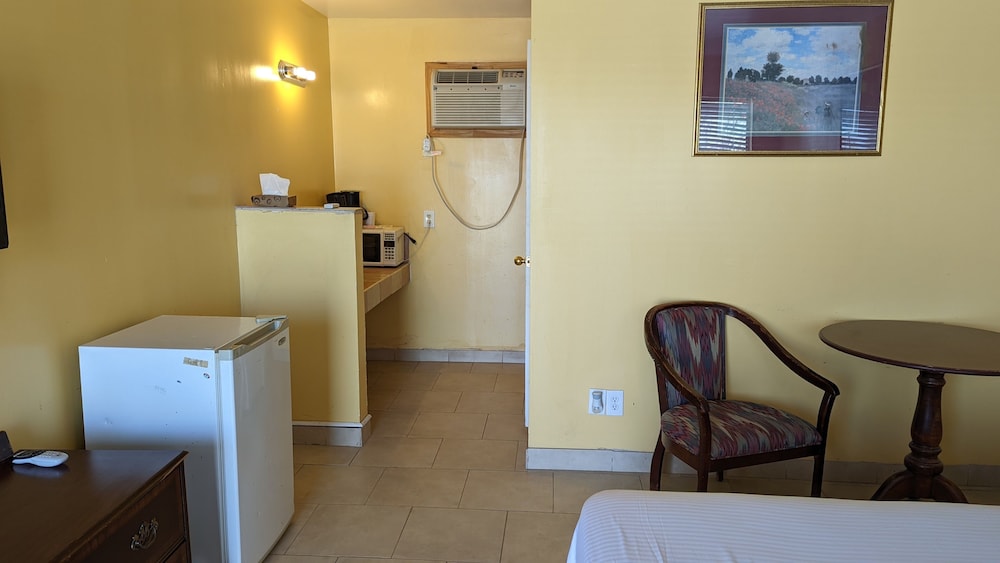 Basic Single Room (Non Smoking) photo 2