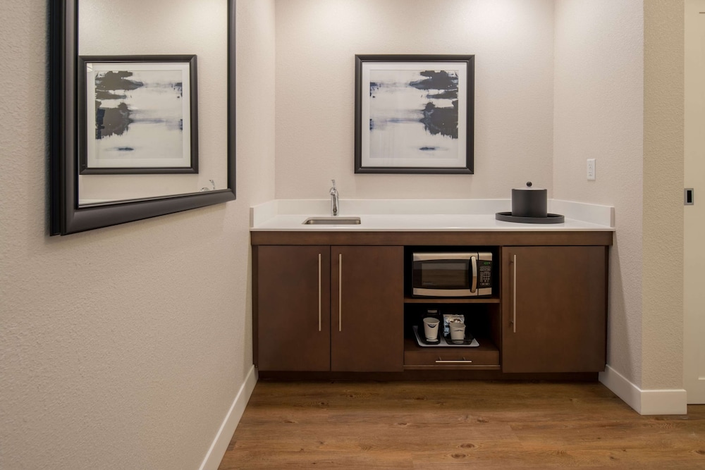 Executive Suite, 1 King Bed with Sofa bed (ADA Hearing)