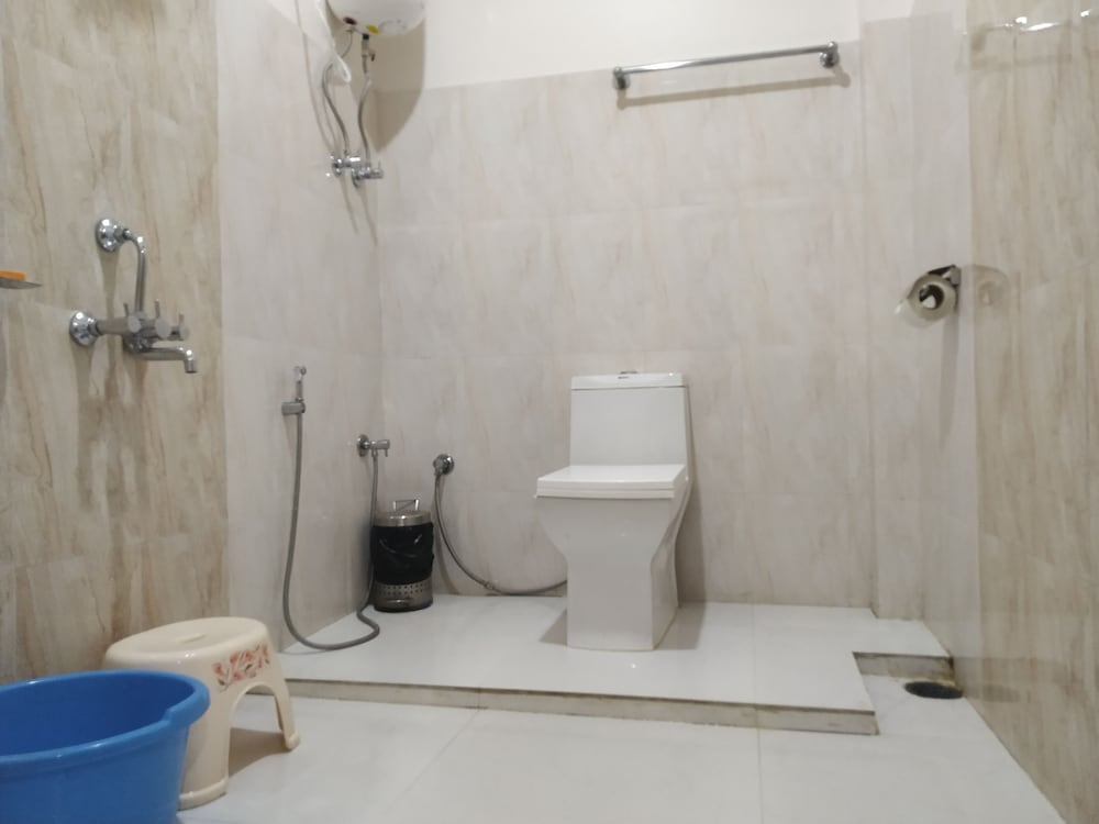 Executive Suite - Photo 3