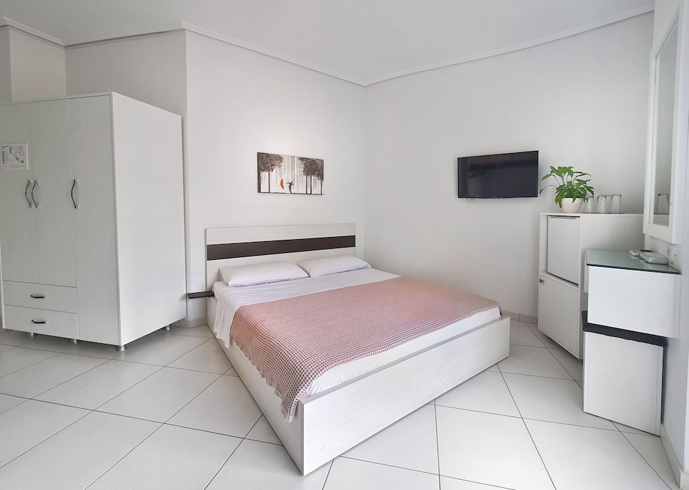 Family Quadruple Room, 1 Bedroom, Balcony, Park View photo 2